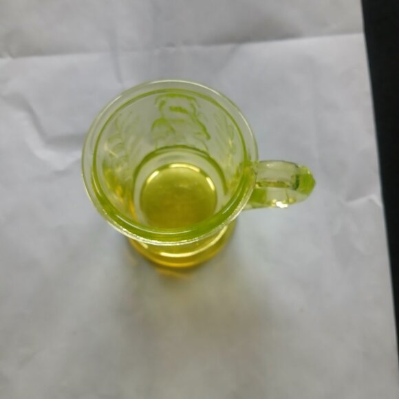 Vintage Vaseline Uranium Glass Childs Mug Cup Cat in Basket dog FLAW CHIP - Picture 8 of 16